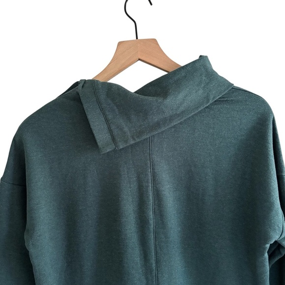Tahari Cowl Neck Sweatshirt Size M Button Detail 3/4 Sleeve Casual Soft Cozy - Picture 8 of 16